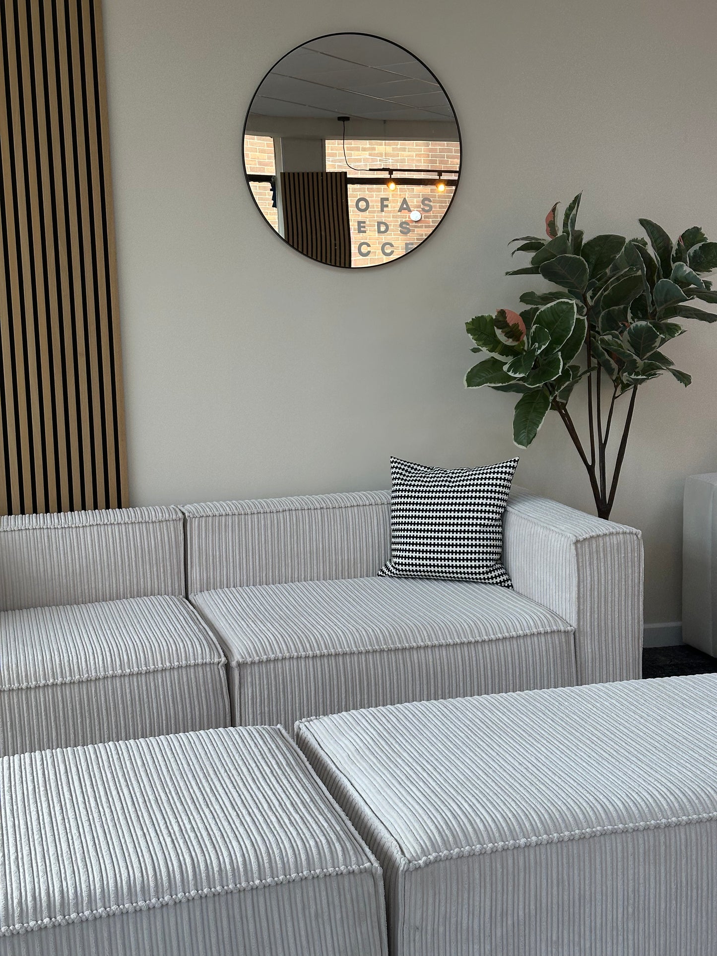 OPA Photoshoot Alpha sofa  + 2 x  Footstool